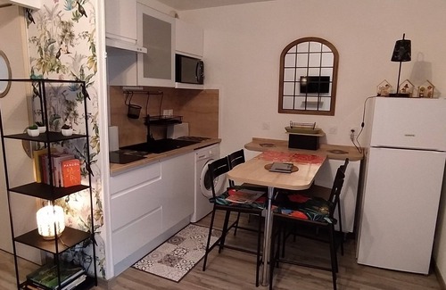 Lourdes Apartamento | Quiet, well-located 1 bed 140 + bed with 2 extra beds. covered digicode parking.