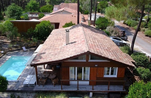 Lacanau-Ocean Casa | "Sea Pines & Sun": casa de madera tranquila en el borde del bosque con piscina climatizada