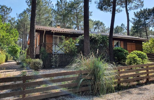 Lacanau-Ocean Casa | "Sea Pines & Sun": casa de madera tranquila en el borde del bosque con piscina climatizada