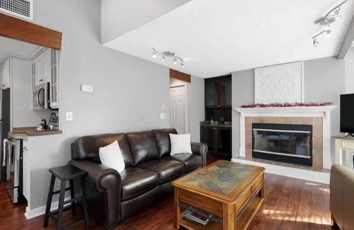 Farmington Condominio | Quiet Woodland Serenity Escape