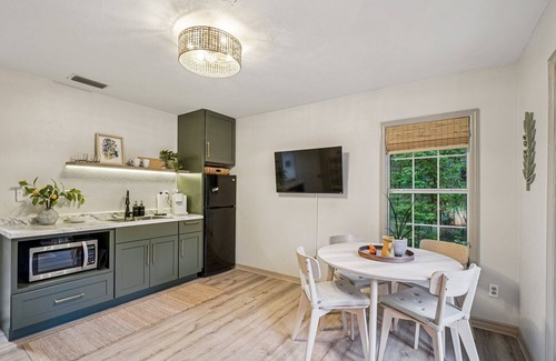 Gainesville Apartamento | Quietly Elevated Gainesville Guest Suite - The Perch at Misty Hollow