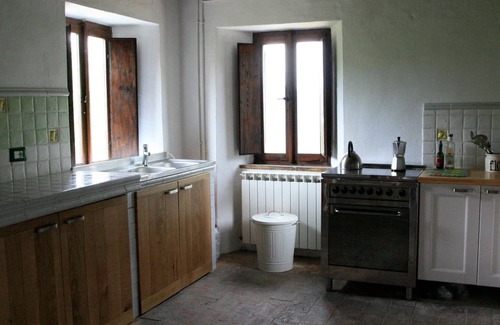 Penna San Giovanni Villa | Quietly located country house with swimming pool near the Sibilin Mountains