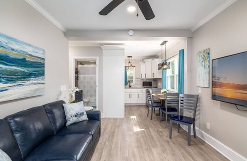 High Point Apartamento | Quietude Place · Stylish 2 Bedroom House with Full Kitchen near HPU