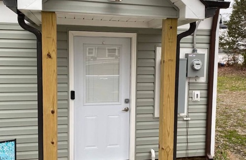 High Point Apartamento | Quietude Place · Stylish 2 Bedroom House with Full Kitchen near HPU