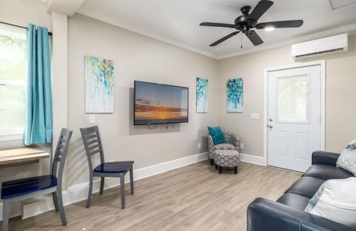High Point Casa | Quietude Place, Stylish 2 Bedroom House with Full Kitchen