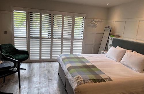 Cahirciveen Hotel | Quinlan & Cooke Boutique Townhouse and QCs Seafood Restaurant