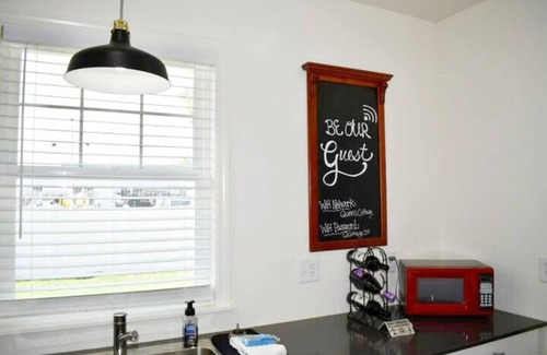Baker City Apartamento | Quinn`s Cottage! Adorable Downtown Home!