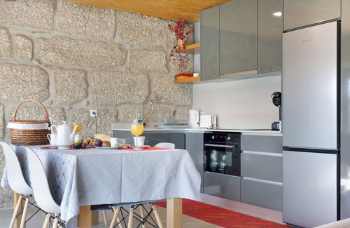 Guilhofrei Villa | Casa rural 'Casa Do Alpendre - T2' con vistas al lago, Wi-Fi y aire acondicionado