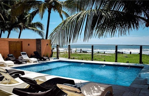 San Diego Villa | Quinta del Carmen lujosa casa con piscina en Playa San Diego, La Libertad.