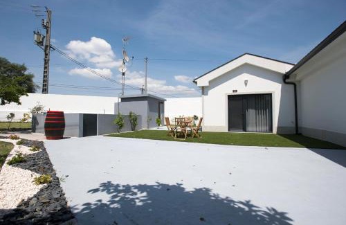 Portela Casa | Quinta Do Pomar Pomar Farm