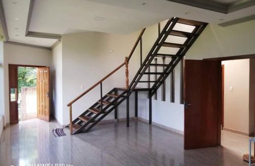 Ciudad Del Este Casa | Quinta Las Palmeras, Cond. Cerrado seguridad 24hs.