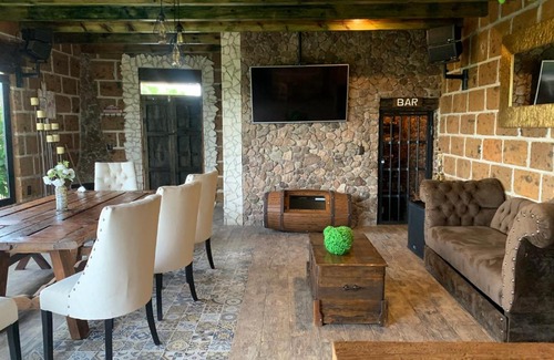 Bernal Casa | Quinta María Victoria