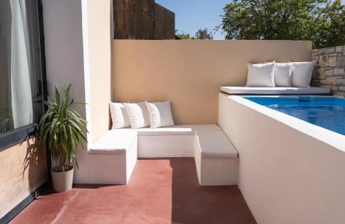 Argyroupoli Apartamento | Quintana, a junior villa with private pool!