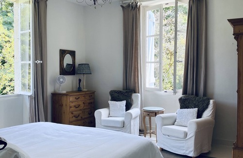 Saint-Jean-de-Marsacq Casa | Quintessential country living in a French manor house. Private pool, wi-fi.