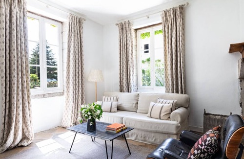 Saint-Jean-de-Marsacq Casa | Quintessential country living in a French manor house. Private pool, wi-fi.