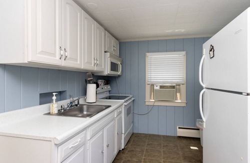 Falmouth Heights Cabaña | Quintessential Cape Cottage. Block from the beach