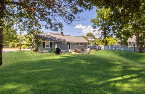 Falmouth Heights Cabaña | Quintessential Cape Cottage. Block from the beach