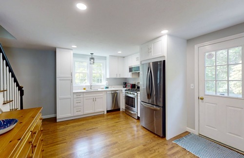 Dennis Casa | Quintessential Cape Cod Home. Beautiful Beaches, Chip Shot to Golf and Town