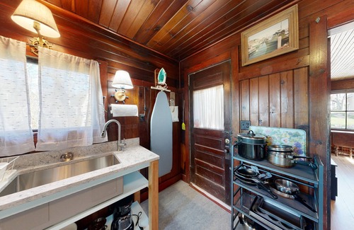 Oak Bluffs Cabaña | Quintessential Martha's Vineyard cottage with yard/patio - walk to Inkwell Beach