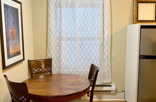 University District Apartamento | Quintessential Seattle Apartment - Close to EVERYTHING!
