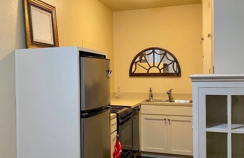 University District Apartamento | Quintessential Seattle Apartment - Close to EVERYTHING!