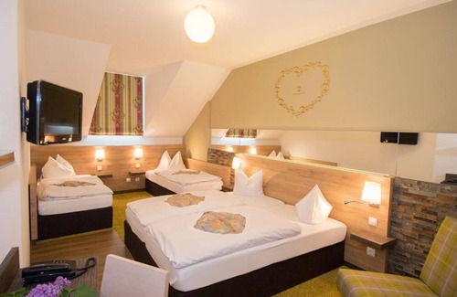 Muehlau Hotel | Habitación quíntuple con ducha y WC - Hotel Dollinger