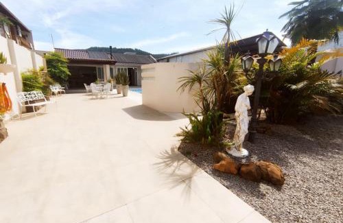 Centro Casa | Quiosque com piscina e churrasqueira!
