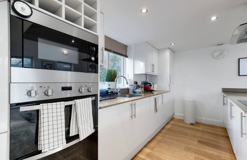 Edgware Casa | Quirky 3 Bdr 2 Bath Cottage with Parking