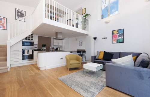 Edgware Casa | Quirky 3 Bdr 2 Bath Cottage with Parking