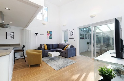 Edgware Casa | Quirky 3 Bdr 2 Bath Cottage with Parking