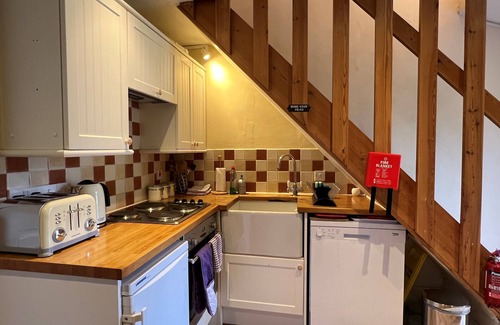 Kidlington Cabaña | Quirky and cosy canal-side cottage in the Oxfordshire countryside.