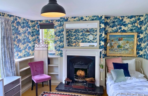 Faringdon Otro | Quirky and Unique Farm House; A Perfect Writers Retreat