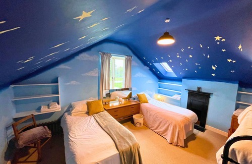 Faringdon Otro | Quirky and Unique Farm House; A Perfect Writers Retreat