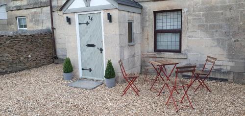 Corsham Casa | Quirky Cottage - Dogs Welcome