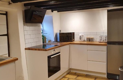 Corsham Casa | Quirky Cottage - Dogs Welcome