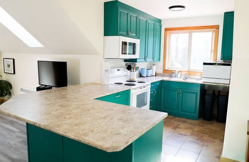 Regional District of Nanaimo Otro | Quirky Farm Stay - 2 Bedrooms - Hot tub