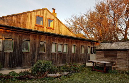 Ringstead Casa | Quirky house created around a Victorian railway carriage, close to a quiet beach