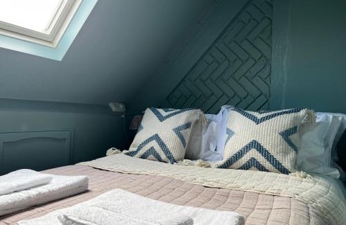 Cherhill Casa | Quirky Luxury Barn Sleeps 8, Pet Friendly