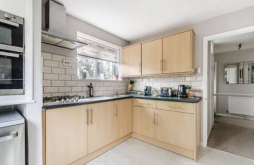 Hampton Wick Apartamento | Extravagante y privado apartamento de 2 camas dobles con jardín privado Kingston upon Thames