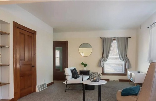 Cadillac Casa | Quirky, Quiet and Convenient. Downtown, Historic.