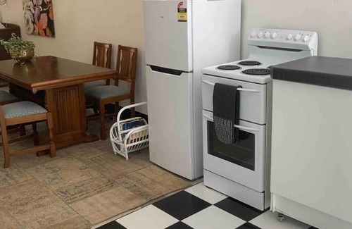 Branxton Apartamento | Quirky revamp 100 year old shop. Small pet friendly.