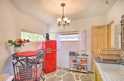Santa Cruz Apartamento | Quirky Santa Cruz Studio w/ Shared Courtyard!