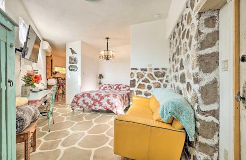 Santa Cruz Apartamento | Quirky Santa Cruz Studio with Shared Courtyard!