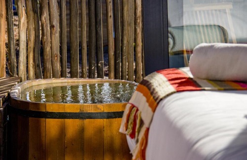 Pichilemu Cabina | Quisquito Lodge & Spa - Punta de Lobos - Tina 24 Hrs