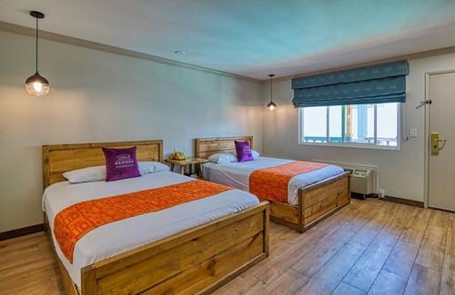 Ramona Cabina | Quite & Clean 2 Queen Bed Room in Ramona Wineries