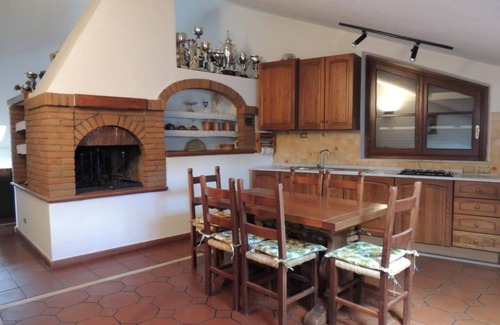 Seravezza Apartamento | Quite, exclusive apartment, sea view, garden with bbq, equipped terrace