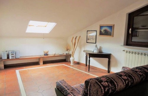 Seravezza Apartamento | Quite, exclusive apartment, sea view, garden with bbq, equipped terrace