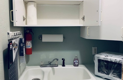 Largo Casa | Quite neighborhood, Free Parking, Super Wi-Fi, Private Guest House