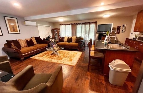 Northbrook Casa | Quite Peaceful Glenview escapes.