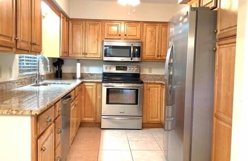 Florida South Atlantic Coast Casa | Tranquilo barrio privado lago! PESCA Y GOLF